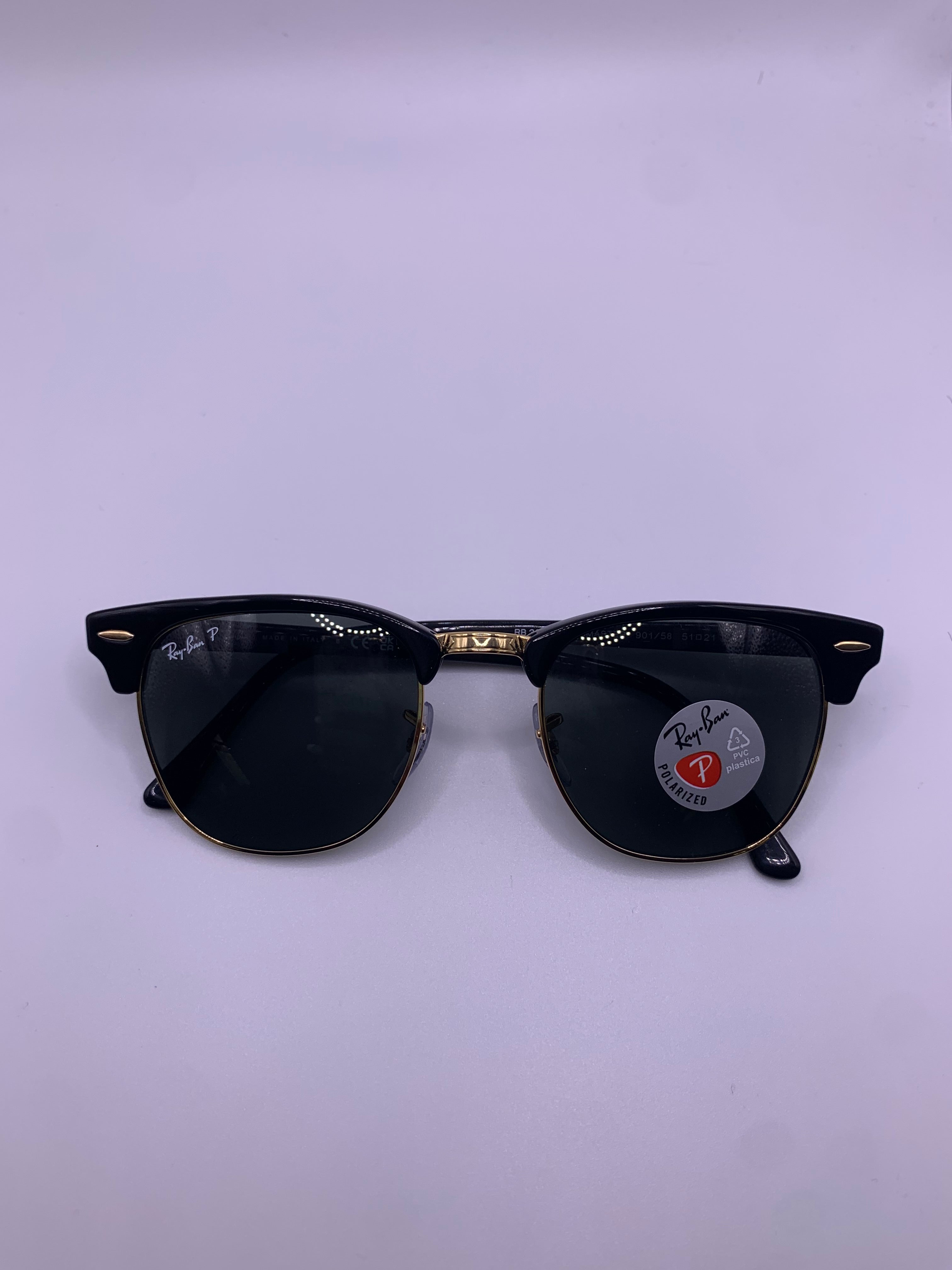 Ray-Ban Clubmaster Classic popular sunglasses are retro & timeless. Inspired by the 50’s